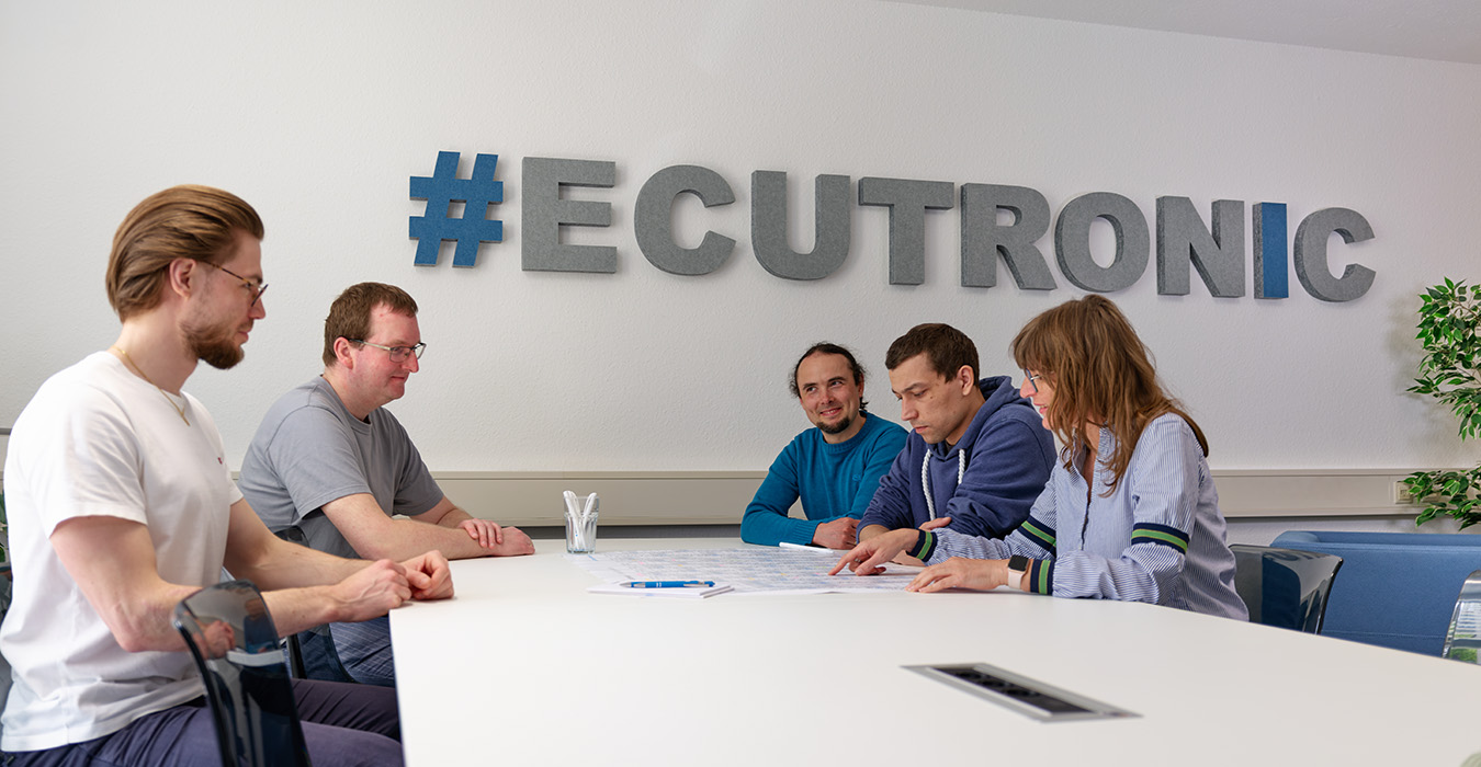 Das Team von ECUtronic in einer Besprechung